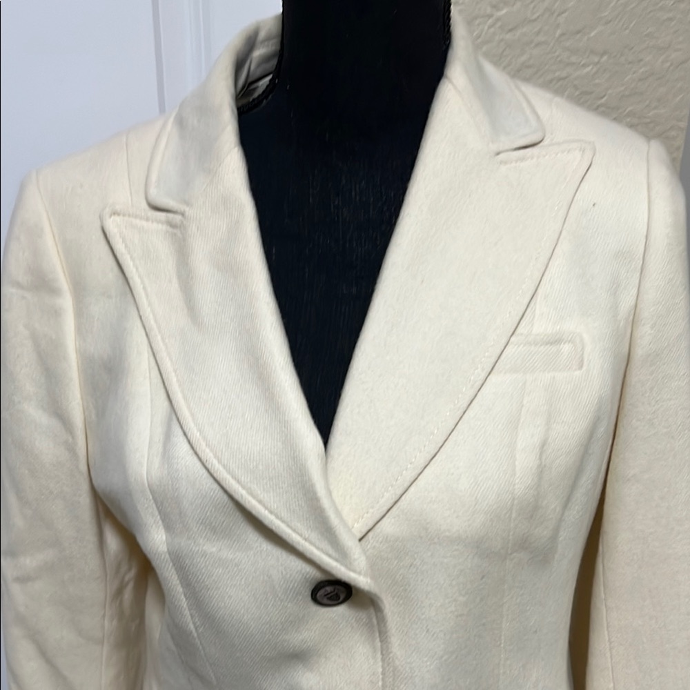 Elegant Cream Women's Blazer - Picture 2 of 11
